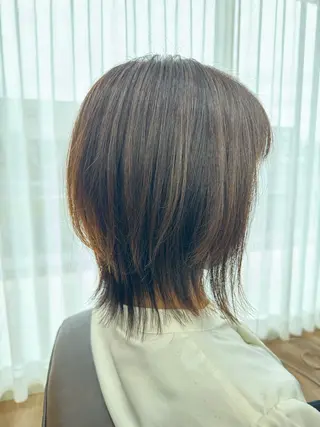 ミディアム カラー アカサ シシダのヘアスタイル