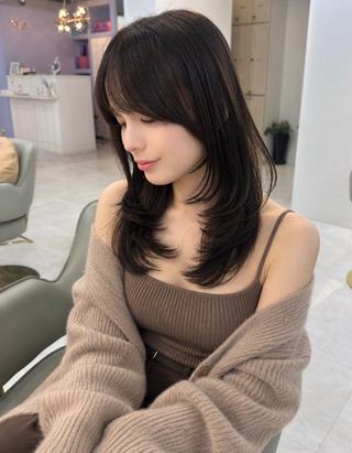 セミロング レイヤーカット 鎌倉のヘアスタイル