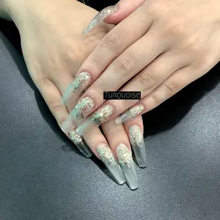 ネイル 個性派ネイルサロン 💅🏼ターコイズのネイルデザイン