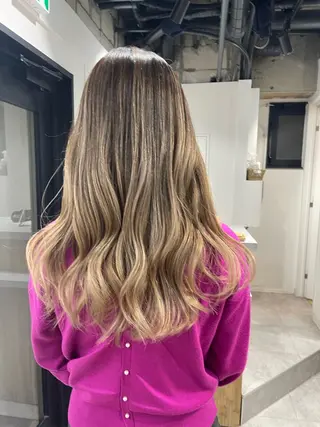 セミロング カラー 白髪ぼかしハイライト バレイヤージュヤマトのヘアスタイル