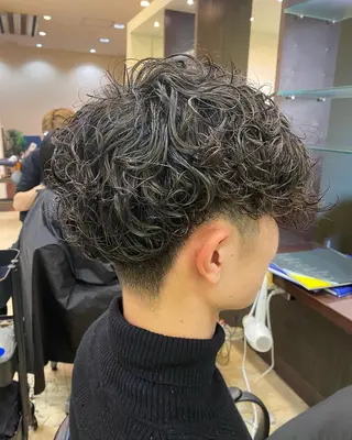 ミディアム パーマ メンズ メンズ特化 岸本 阪急六甲サロンドロイのヘアスタイル