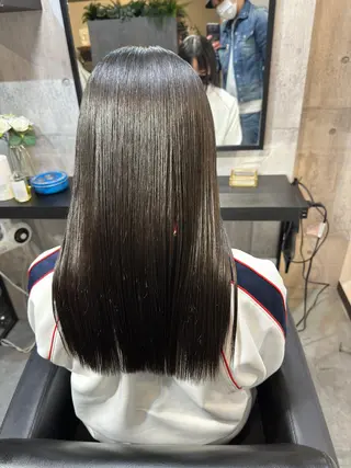 セミロング TAKAMI 髪と爪を同時に施術のネイルデザイン