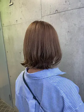 ショート カラー カジュアルを女っぽく 𝗮𝘆𝗮𝗰𝗼のヘアスタイル