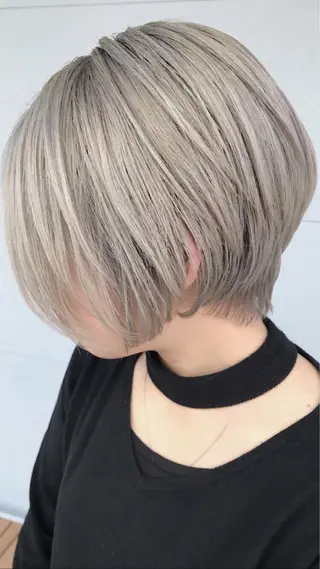 ショート カラー ヘアアレンジ lani ブリーチ /ダブルカラーのヘアスタイル