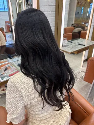 ロング カラー 湯浅 菜月のヘアスタイル