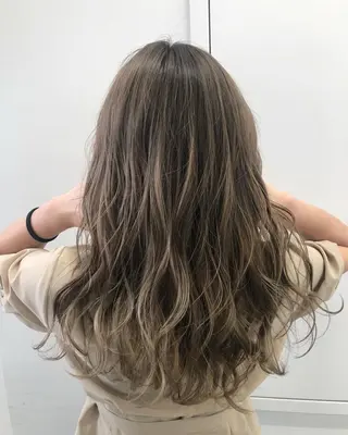 セミロング カラー ヘアアレンジ 【公式】amble luxe池袋東口🩷のヘアスタイル