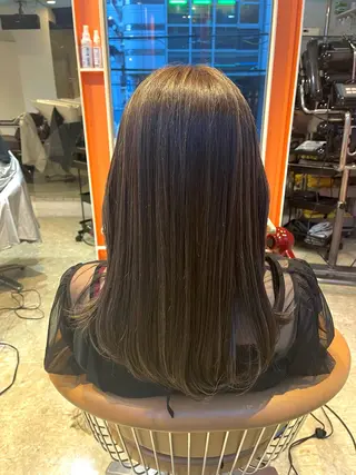 セミロング カラー うしだ かおるのヘアスタイル