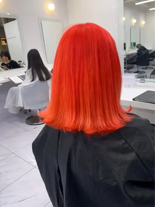 ショート カラー ハイトーン×レイヤー カットTAKUMIのヘアスタイル