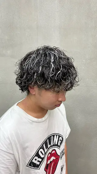 カラー パーマ メンズ 岡本 悠聖のヘアスタイル