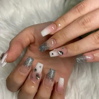 ミディアム ネイル Y. Sのネイルデザイン