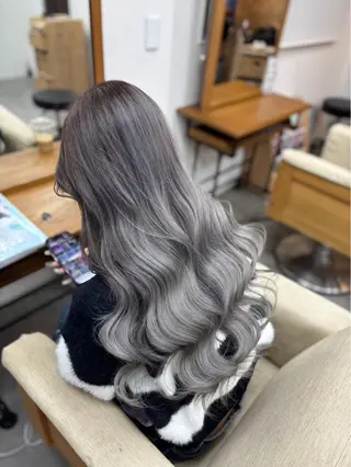 ロング ブリーチカラー HAZUKI🦖のヘアスタイル