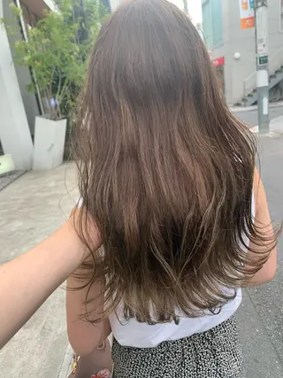 セミロング カラー ネイル ハイトーンボブ 前田 表参道　グレージュのヘアスタイル