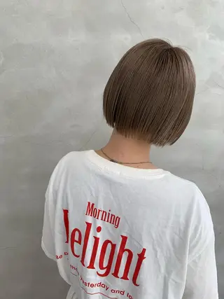ショート カラー wakana/ 柔らかベージュカラーのヘアスタイル