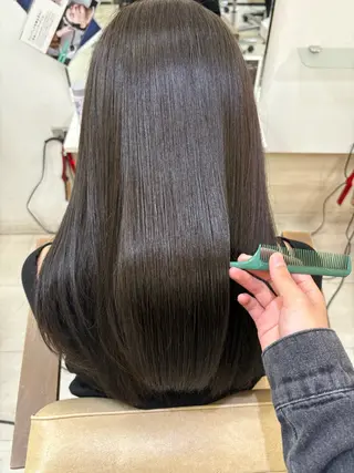 カラー 栗田 優月のヘアスタイル