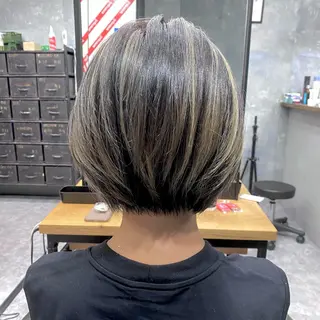 ショート カラー 加藤 琢也のヘアスタイル