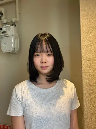 ミディアム 佃 風子のヘアスタイル