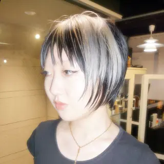ショート カラー 心斎橋/ハイトーン/ レイヤーカットのヘアスタイル