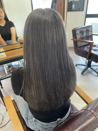 ロング カラー シノザキ キナのヘアスタイル