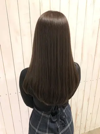 セミロング カラー 杵渕 未歩のヘアスタイル