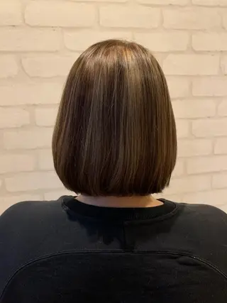 ミディアム カラー 秋葉 万柚子のヘアスタイル