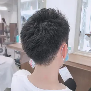 メンズ 渡部凌我 小顔ウルフ ハイトーンカラーのヘアスタイル