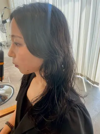 ロング パーマ 岡崎 優月のヘアスタイル