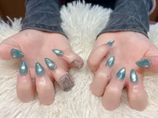 ネイル パッチリオメメ Lianaのネイルデザイン