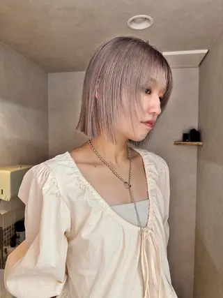 カラー 顔周りレイヤーカット ブリーチminamiのヘアスタイル