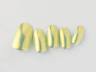 ショート Tiary🤍 Sachikaのネイルデザイン