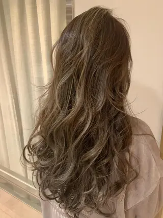 ロング カラー 本間 良のヘアスタイル