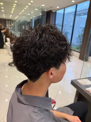 パーマ メンズ 鈴木 瑛介のヘアスタイル