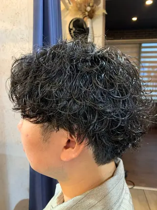 ショート パーマ メンズ 鈴木 英治のヘアスタイル