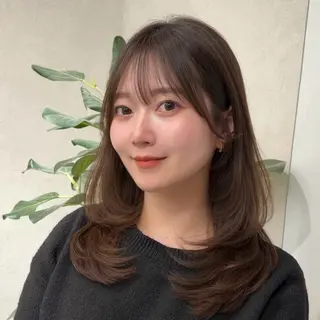 セミロング ナチュラルヘア🌱| レイヤー|めぐのヘアスタイル
