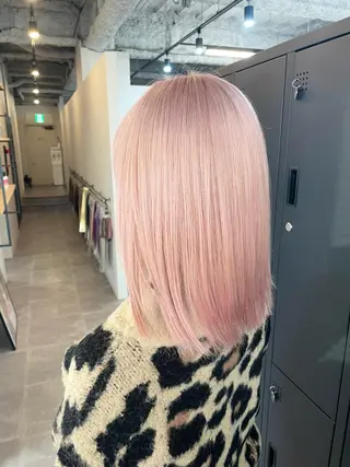 ミディアム ハイトーン カラーのヘアスタイル