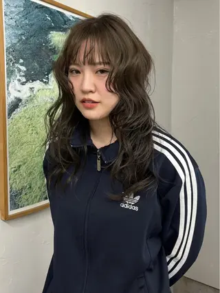 ロング カラー 長谷 若奈のヘアスタイル