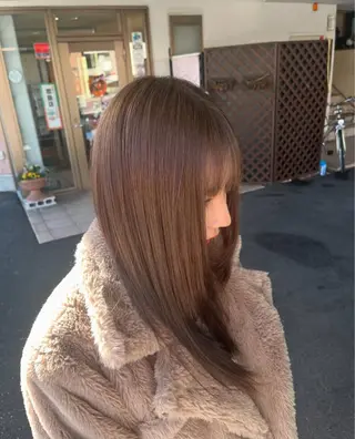 カラー 小泉 ゆあのヘアスタイル