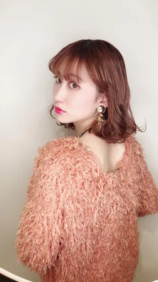 ミディアム カラー ウルフカット／吉村 桃子のヘアスタイル