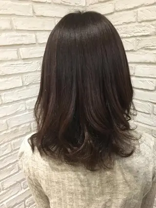 ミディアム カラー 鈴木 麻希のヘアスタイル