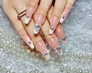 ネイル 🦋 Queenieのネイルデザイン