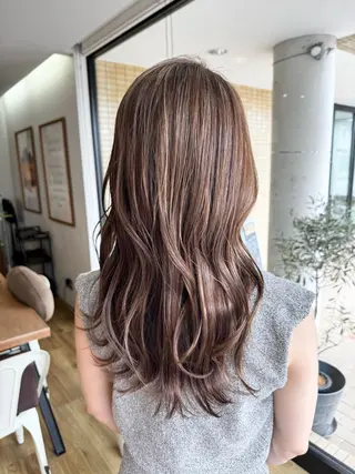 ロング カラー ツキダテ ユイのヘアスタイル