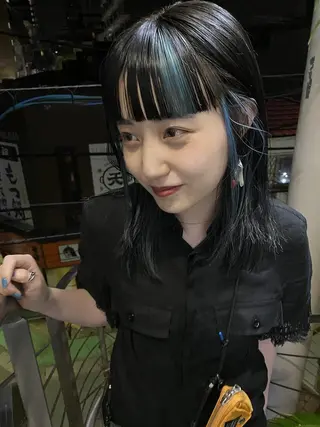 ミディアム カラー インナーカラー/ボブ イヤリングカラーのヘアスタイル