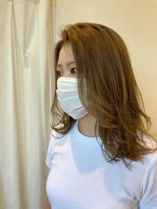 ミディアム カラー 比嘉 千咲のヘアスタイル