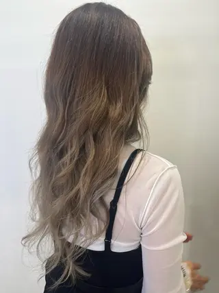 カラー 吉田 夏菜のヘアスタイル