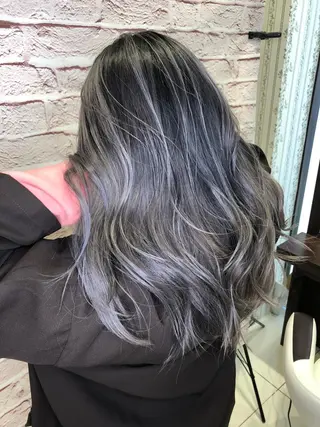 セミロング LOOP hairのヘアスタイル