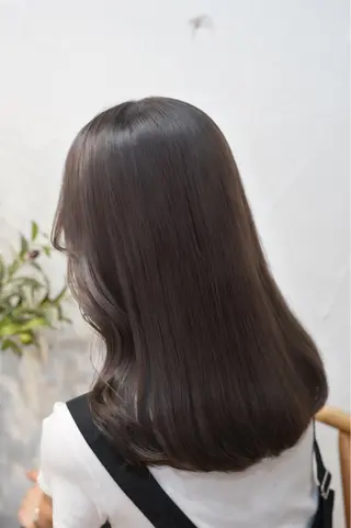 セミロング ブリーチなし透明感 カラー/チサト🌿のヘアスタイル