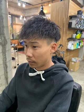 パーマ メンズ レイヤーカット 西村あきやのヘアスタイル