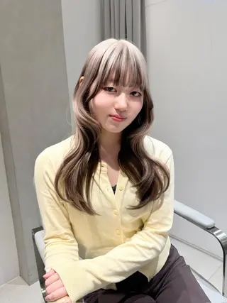 ロング 🩶ブリーチ/ レイヤー🩶フミカのヘアスタイル