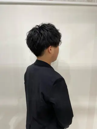 ショート パーマ メンズ white.梅田 デザインカラー🦄のヘアスタイル
