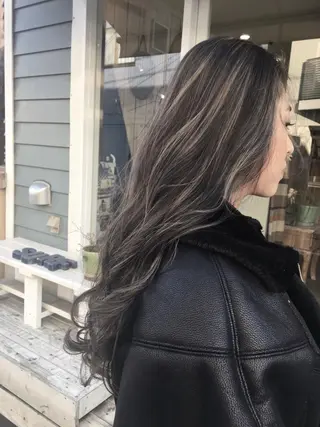 ロング カラー 鷺谷 玲奈のヘアスタイル