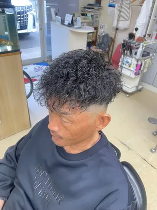 ショート パーマ メンズ 片桐 航太のヘアスタイル
